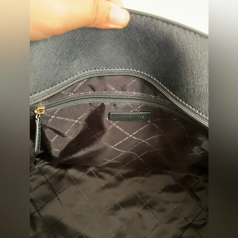 Michael Kors Large Tote Bag - Picture 4 of 12